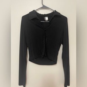 H&M black cropped collared sweater